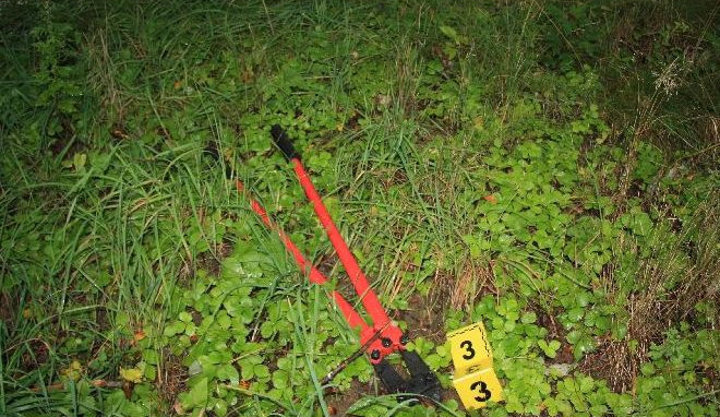 Kleště, které nechal zloděj na místě.