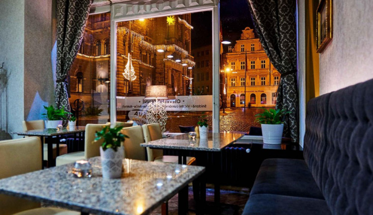 Cafe Praha je tu pro vás každý den, od rána do večera. Nechte se hýčkat.