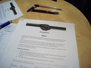 Studenti vyšli ze škol s transparenty, aby podpořili výzvu #VyjdiVen.