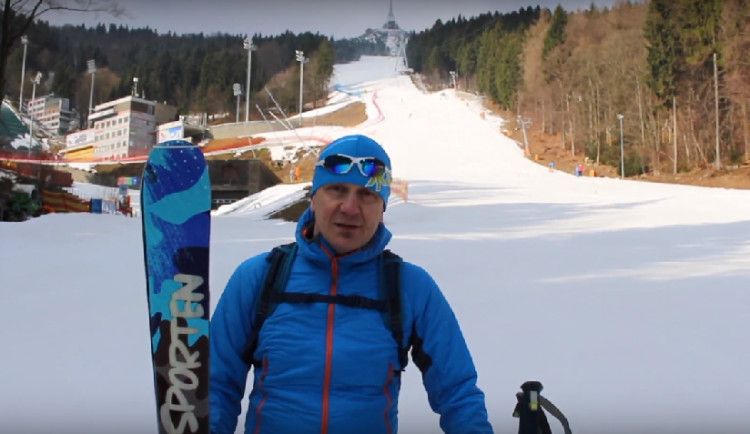 VIDEO: Lyžařská sezona na Ještědu spěje k závěru. Večerní lyžování končí v sobotu