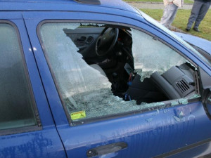 Zloděje lákají autokamery za skly aut. Krádeží záznamových zařízení přibývá
