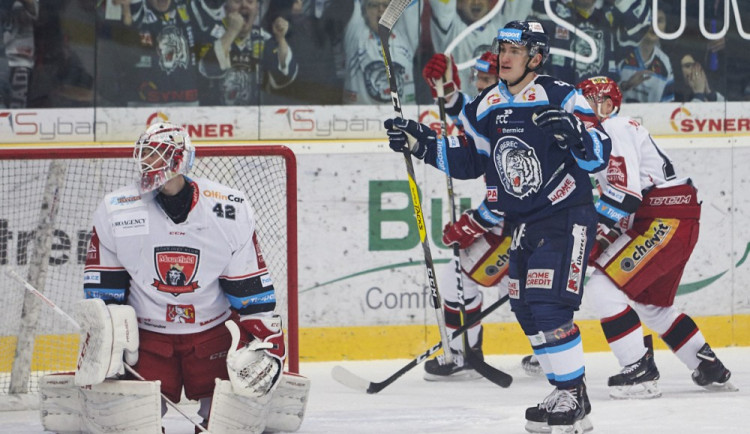 Tygři poprvé uspěli, ve třetím duelu porazili Hradec Králové 4:2.