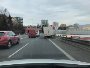 Nehoda nákladního auta.