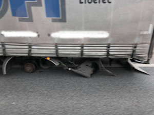 Nehoda nákladního auta.