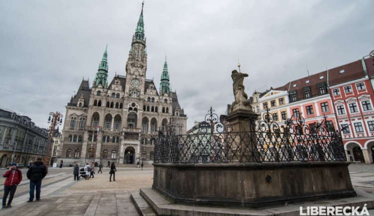 Liberec bude letos pokračovat ve výměně oken historické radnice