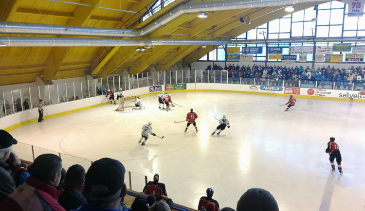 Hokejovým krajským mistrem jsou Strakonice. Krumlov porazily na nájezdy