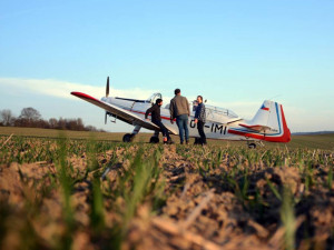 VIDEO: U Rovenska nouzově přistálo letadlo, při letu do Hodkovic mu vynechal motor
