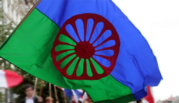 Na krajském úřadu i liberecké radnici zavlaje o víkendu romská vlajka