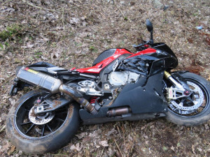 Nehoda v zatáčkách u Železného Brodu.