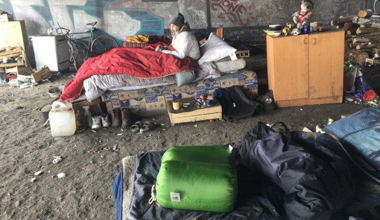 Lhostejnost je Drbňákům cizí. Řada z vás společně s námi pomohla lidem bez domova.