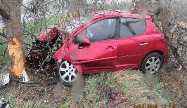 Řidič vyvázl s lehkým zraněním.