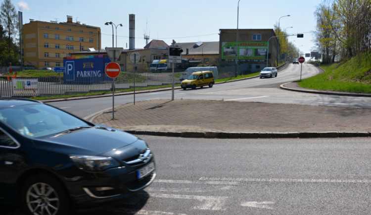 Sjezd k Babylonu se také zavře.