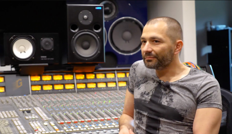 Česká muzika je dobrá. Byl bych rád, kdyby ji fanoušci podporovali, říká zvukový inženýr Ecson Waldes.