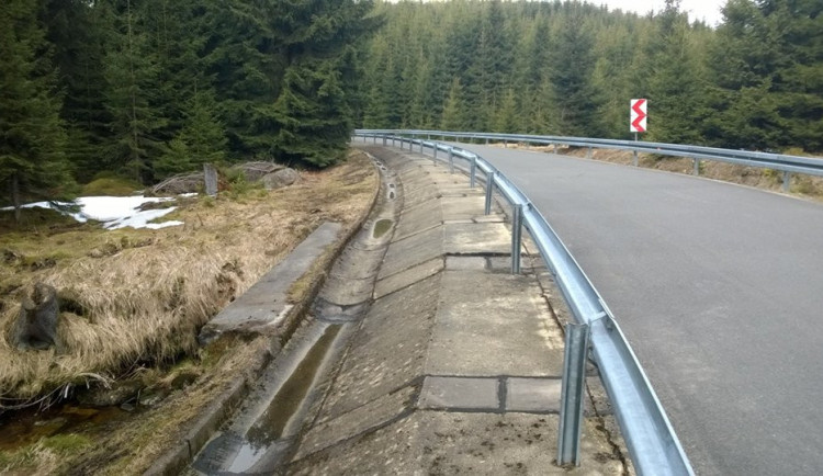 Sníh roztál, silnice kolem Souše se otevře pro dopravu.