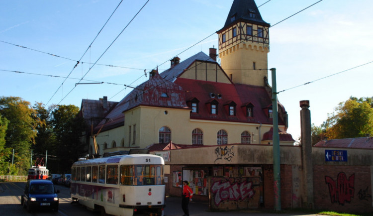 V Lidových sadech se budou o prázdninách opravovat koleje.