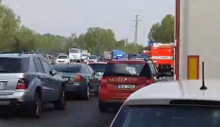 Doprava na příjezdu do Liberce se zastavila.