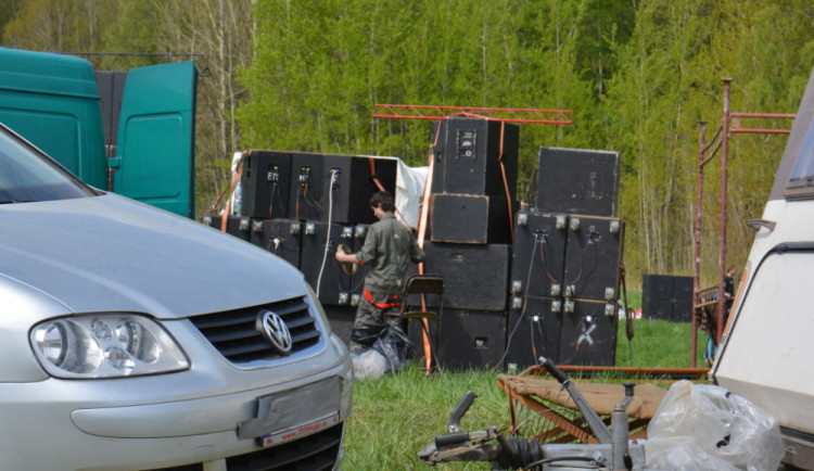 Na loukách u Liberce je asi sedm tisíc lidí.