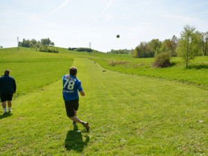 Hřiště na fotbalgolf ve Vesci.
