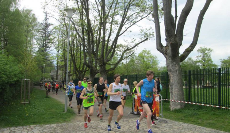 Jarní běh kolem zahrady.