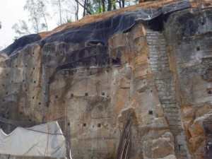 Město nechalo zajistit skalní masiv na Horákovce. Minimálně dvakrát ročně ji musí monitorovat