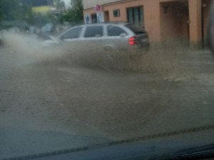 Hanychovská ulice po lijáku.