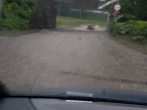 Hanychovská ulice po lijáku.