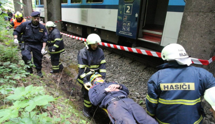 FOTO: Vážné vlakové neštěstí na Semilsku. V klidu, šlo o cvičení