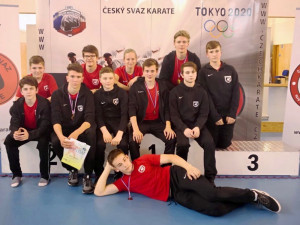 Závodníci Gryfu na Národním poháru v Hradci Králové s trenérkou Terezou Reyneltovou