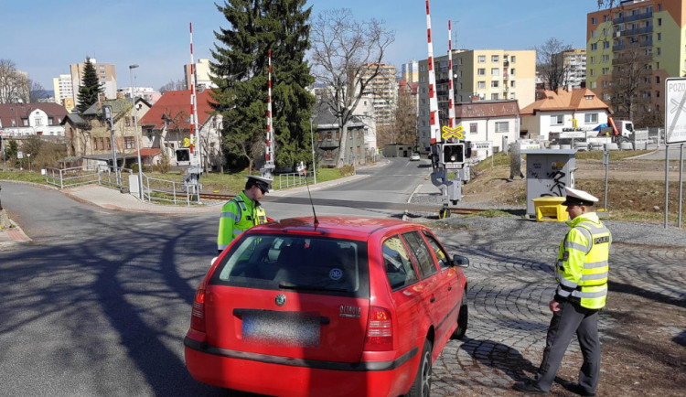 Policie kontrolovala přejezdy.