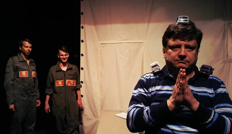 Naivní divadlo chystá pohádku o posádce liazky na slavném závodě