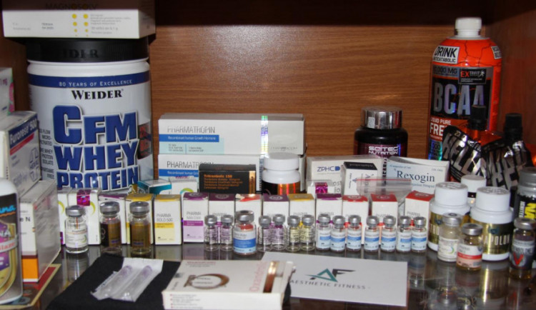 Policie zadržela anabolika.