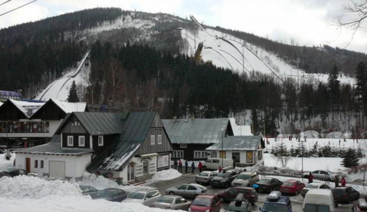 Konec bašty skoku na lyžích. Na můstcích v Harrachově už se nedá skákat