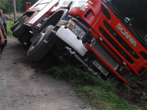 Převrácená cisterna.