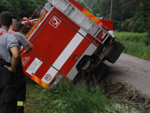 Převrácená cisterna.