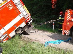 Převrácená cisterna.