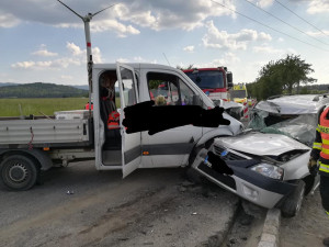 Nehoda u odbočky na Dolní Řasnici.