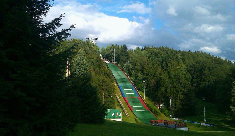 Skokanský můstek v Lomnici nad Popelkou
