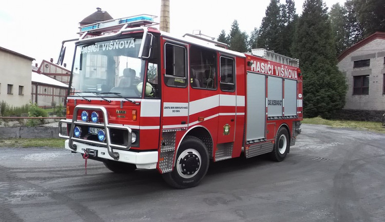 Hasiči ve Višňové slaví.