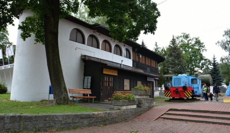 Casino je zavřené a chátrá.