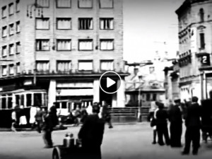 VIDEO: Lodičky na Jezírku, tramvaje před radnicí. Podívejte se na černobílý Liberec