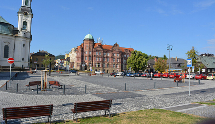 Za parkování v centru Boru se bude od začátku prázdnin platit.