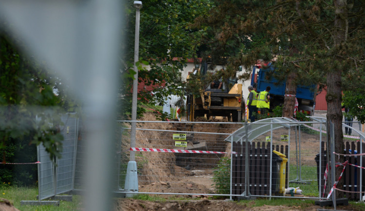 Výměna potrubí začala.