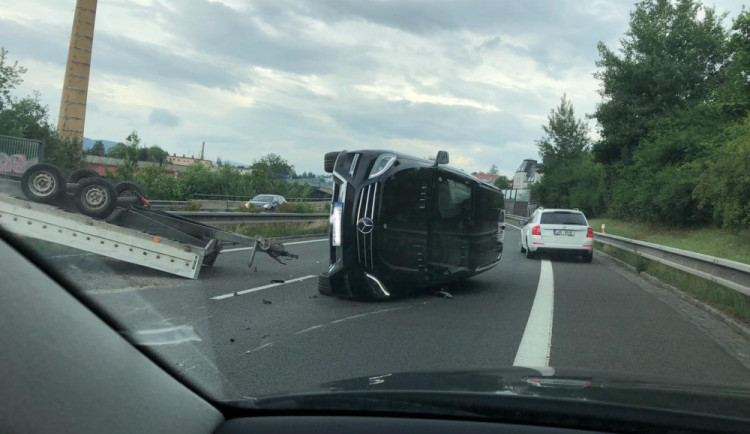 Nehoda na výpadovce na Jablonec.