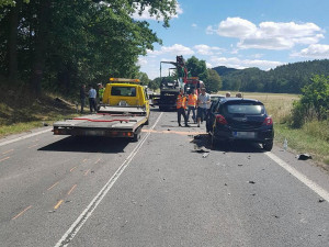 Tragická nehoda u Jestřebí. Hromadnou srážku pěti aut nepřežil jeden z řidičů