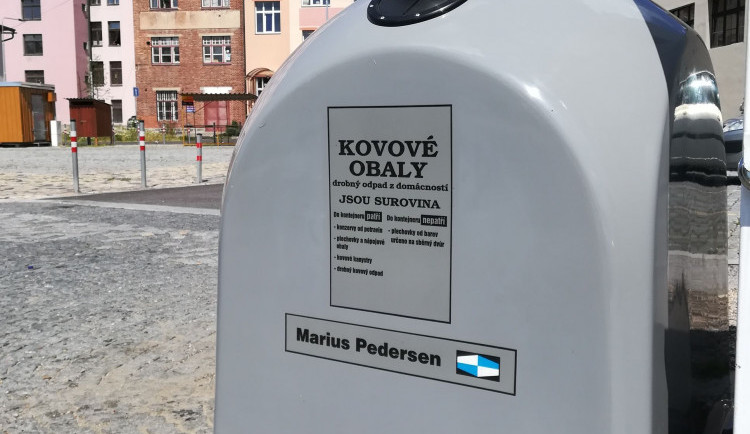 Kontejner na kovový odpad.