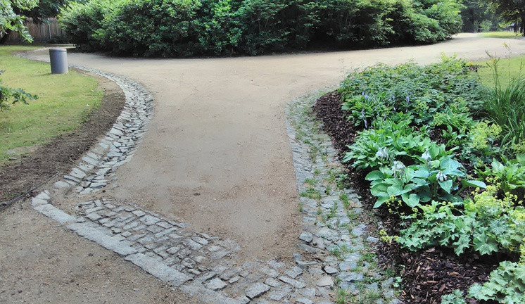 Nové cesty v parku u ZOO