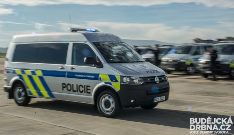 U Neplachova je uzavřena silnice. Došlo k nehodě motorek a náklaďáku