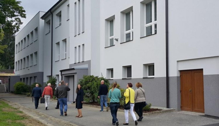 Zateplená budova školy.