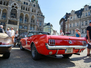 Veterány před radnicí