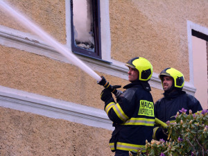 VIDEO: V Hlavici likvidovali hasiči požár bývalého kravína